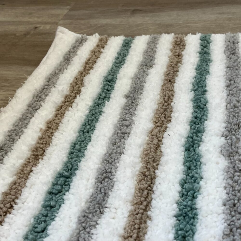 Mainstays Multi-Color Stripe Rectangular Bath Rug NWOT - Picture 3 of 3